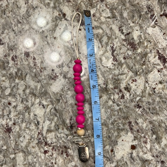 Like New Bella Tunno Violet Red Pacifier Clip for newborn and up - Picture 2 of 7